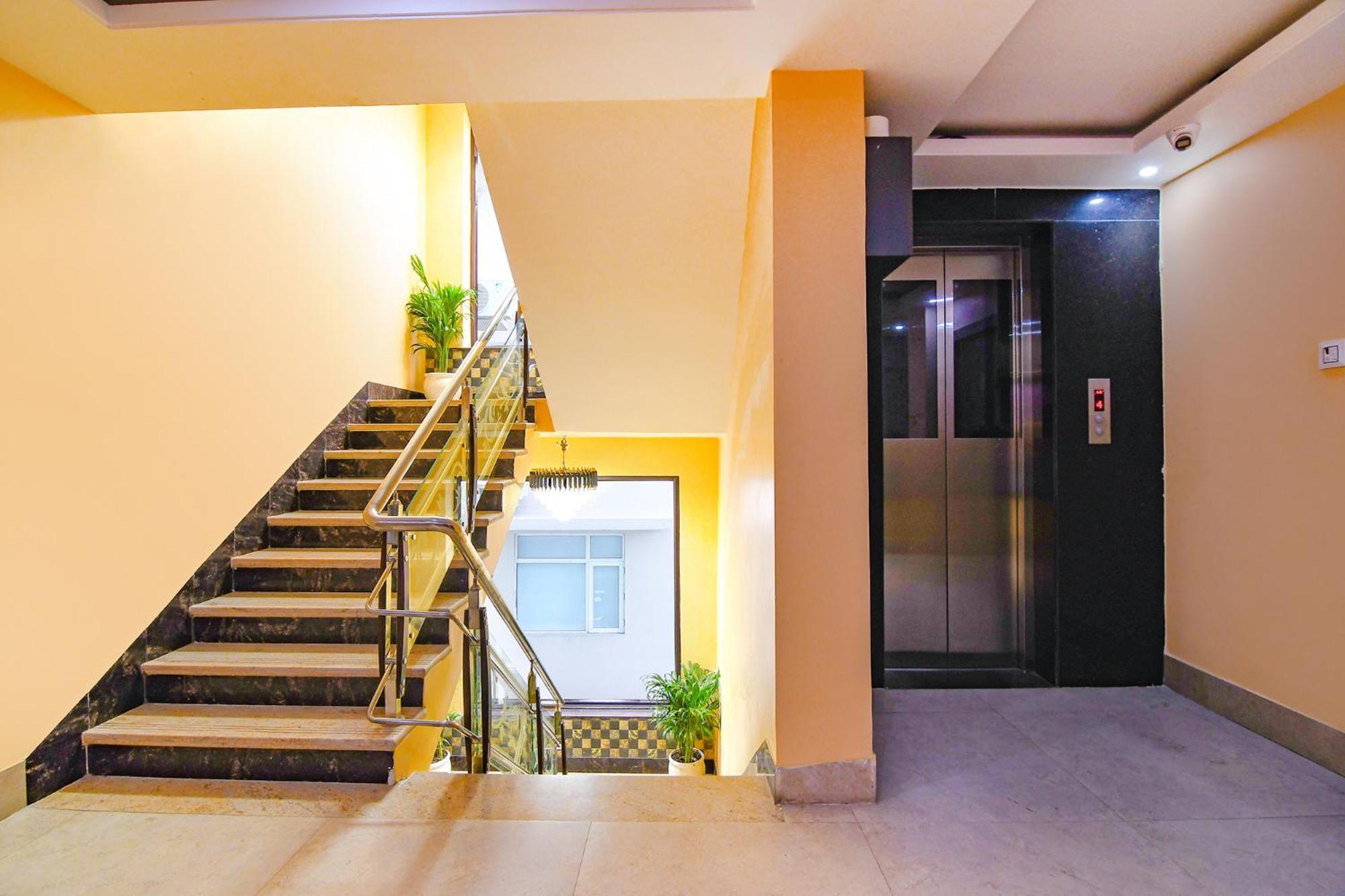 Fabhotel Prime Familto Колката Екстериор снимка