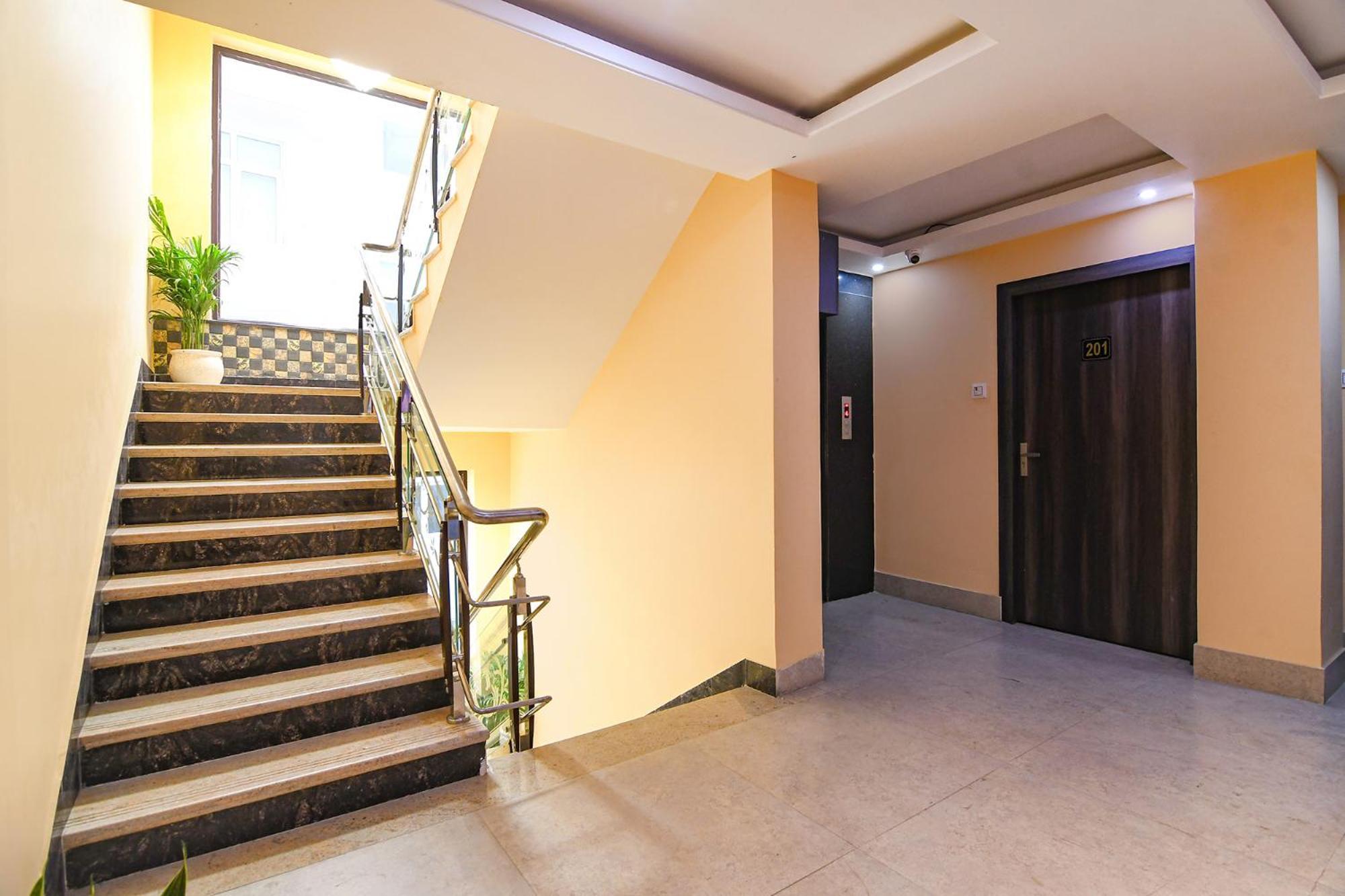 Fabhotel Prime Familto Колката Екстериор снимка
