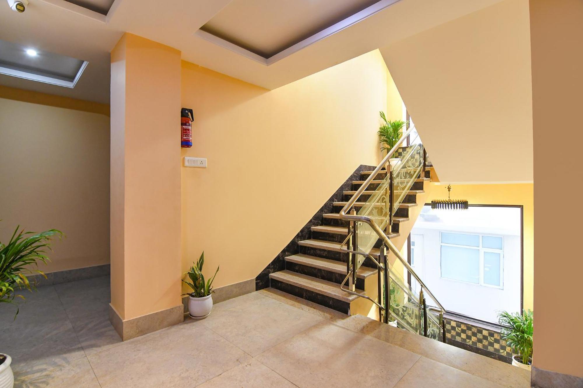 Fabhotel Prime Familto Колката Екстериор снимка